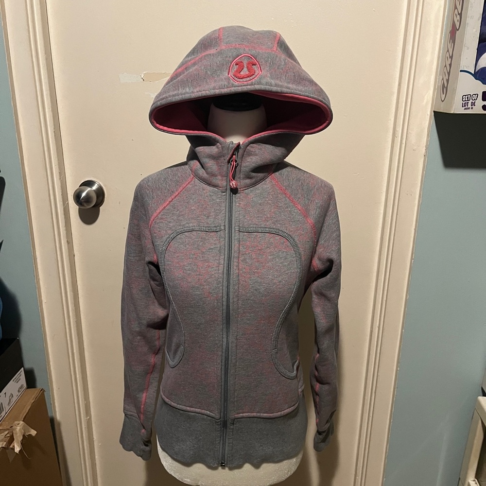 LULULEMON GREY PINK FLORAL SCUBA